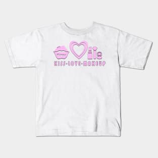 kiss love makeup Kids T-Shirt